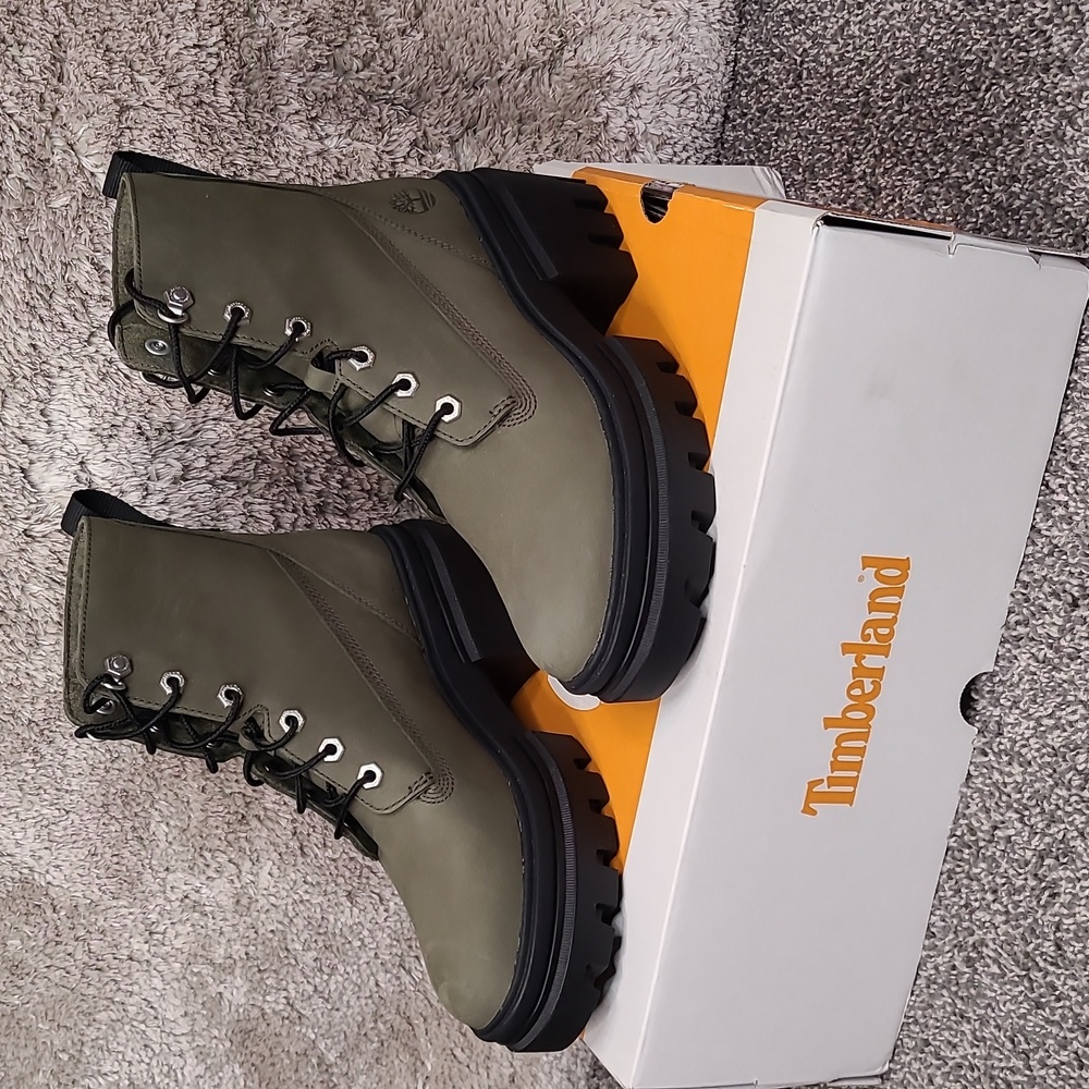 Timberland Everleigh 6in lace up boot, Green Nubuck, size 7M